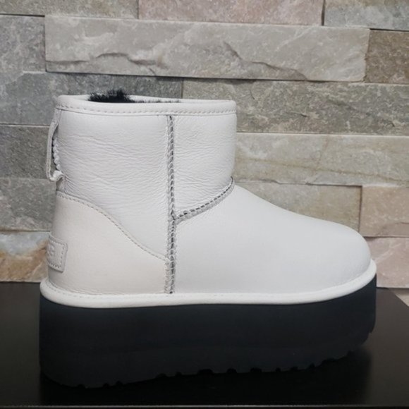 UGG Women's Classic Mini Platform Boot - Picture 6 of 10